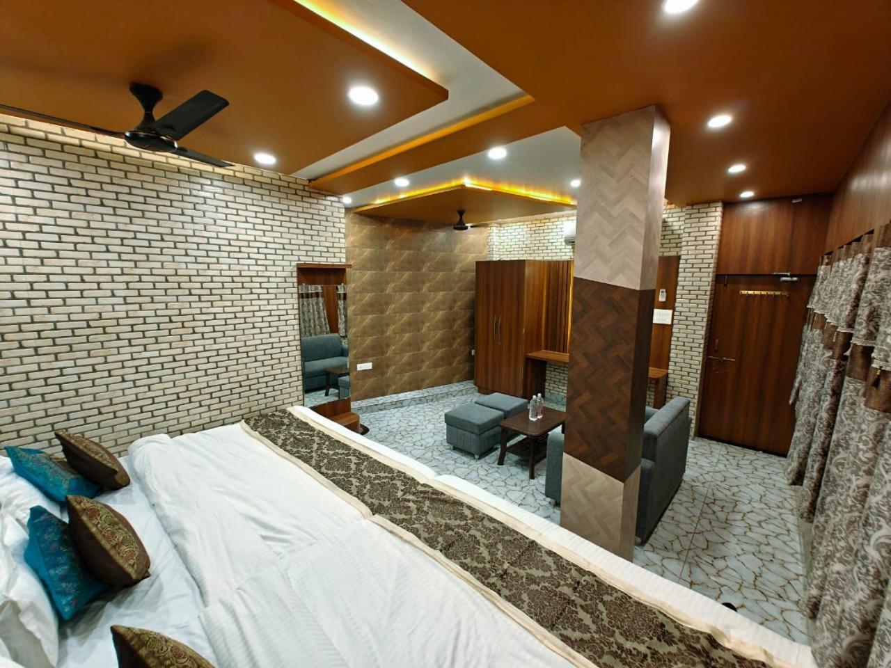 Shri Kailash Pati Guest House- Opposite Kashi Vishwanath Temple Варанасі Екстер'єр фото