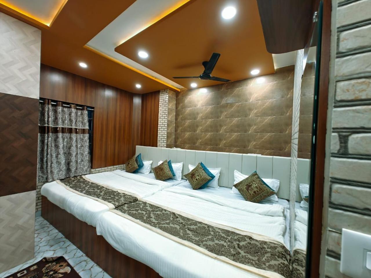 Shri Kailash Pati Guest House- Opposite Kashi Vishwanath Temple Варанасі Екстер'єр фото