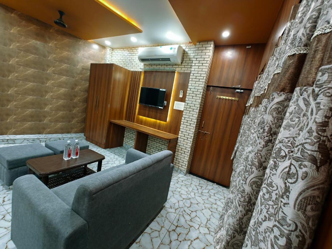Shri Kailash Pati Guest House- Opposite Kashi Vishwanath Temple Варанасі Екстер'єр фото